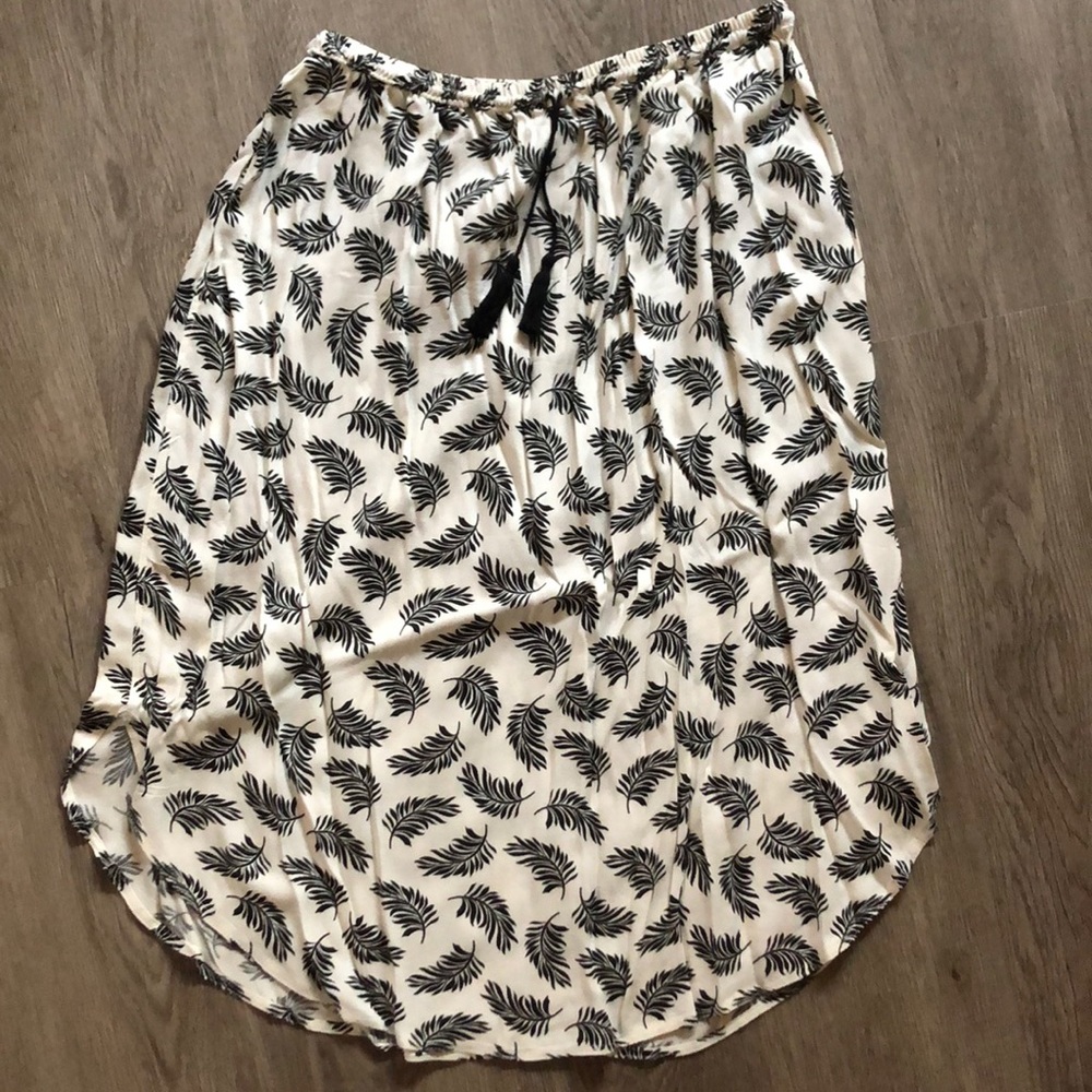 Black & White Leaf Print Midi Skirt